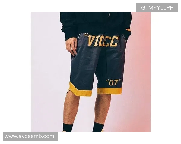 街头时尚新风潮足球明星夹克服演绎个性与运动的完美结合